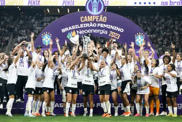 As Brabas comemoram a conquista do Brasileirão feminino de 2023