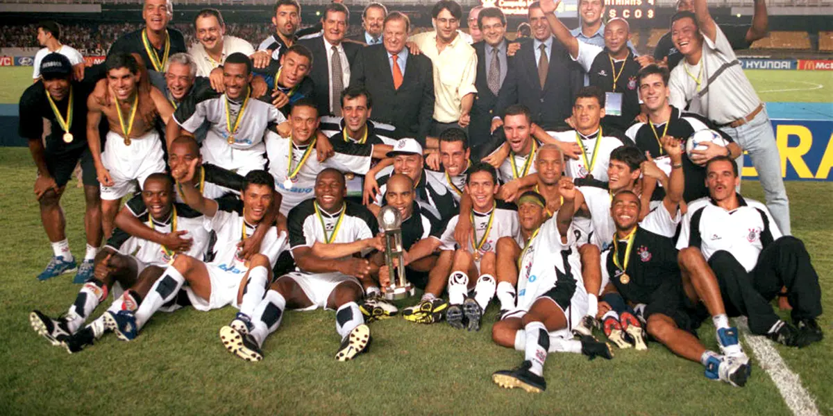 Elenco multicampeão pelo Corinthians nos anos 90