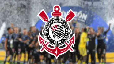 Jogadores comemoram com escudo do Corinthians em destaque