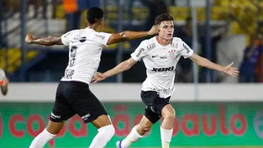 Jogadores do Corinthians comemoram gol durante a Copinha