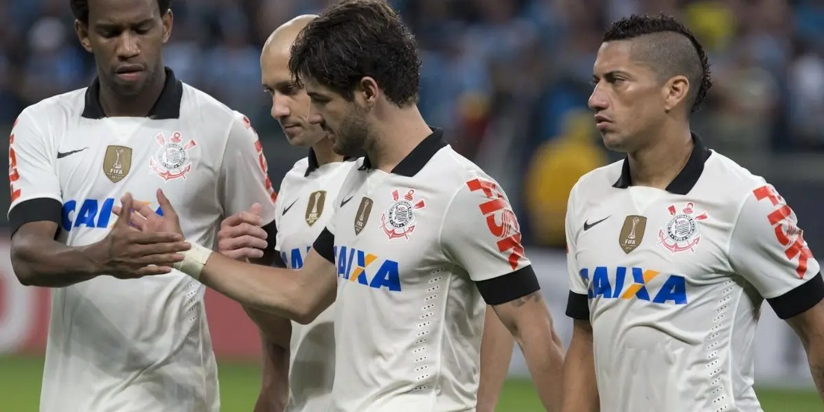 Alexandre Pato foi atacante do alvinegro paulista entre os anos de 2013 e 2014