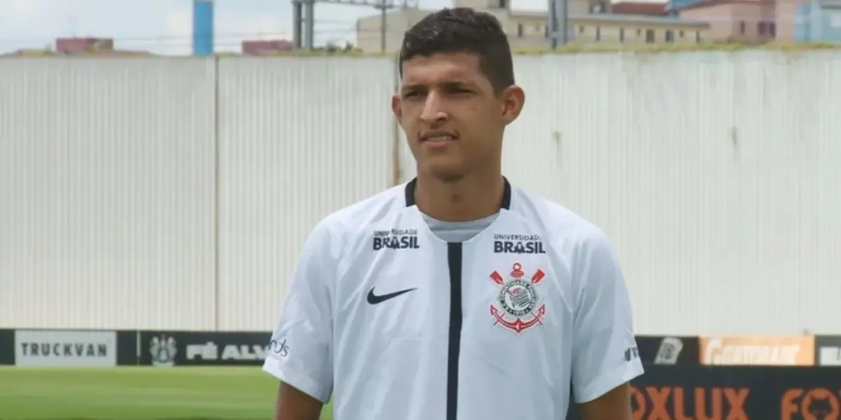 Atacante chegou com pinta de artilheiro e saiu com apenas um gol em quatro anos de clube