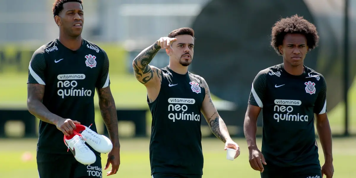 Atacante revelado no clube reclamou da pressão sofrida no futebol brasileiro