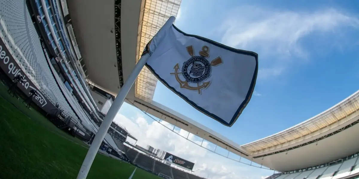 Bendeira com o escudo do Corinthians. Foto: Instagram