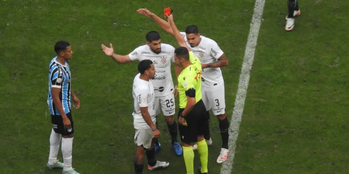 Corinthians ficou na bronca com a arbitragem, apesar da vitória