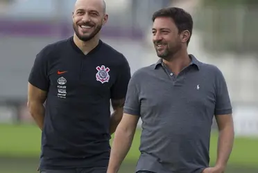 Ele se tornou alvo do PSG que está disposto a pagar uma boa grana pra tê-lo no time, a noticia chega ao Corinthians e agita os bastidores