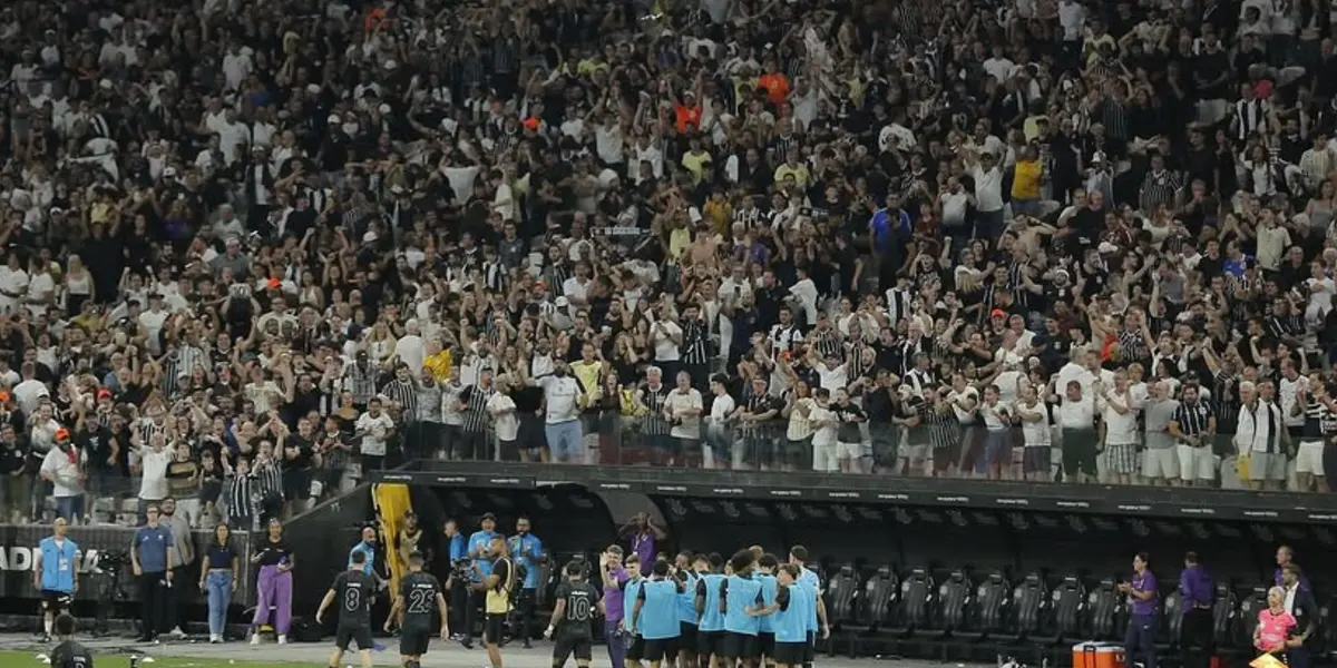 Elenco do Corinthians na Neo Química Arena. Foto: Instagram