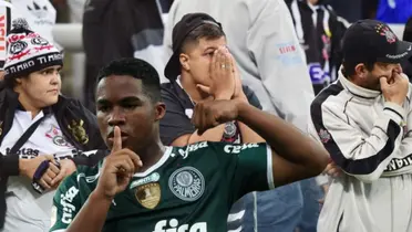 (VÍDEO) Corinthians não vê a cor da bola, tá perdido em campo e é salvo pelo VAR