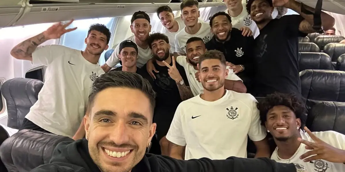 Equipe do Corinthians em avião. Foto: Instagram