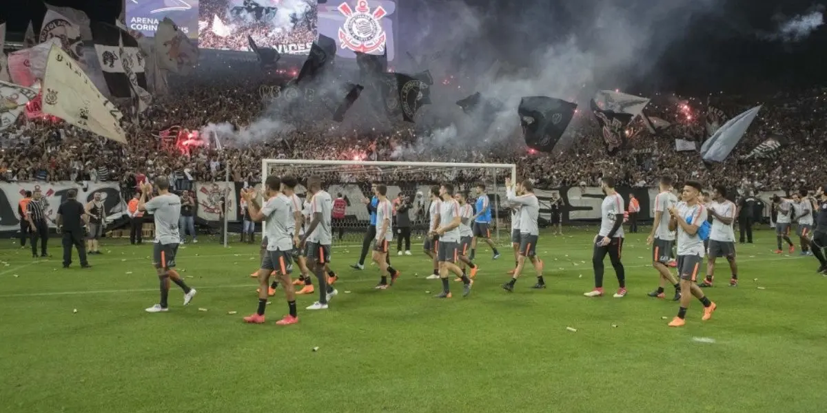 Gil, Fagner e Fábio Santos foram desfalques no encontro diante do Coritiba, na última rodada