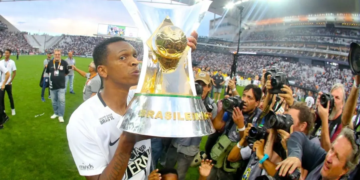 Jô é o maior goleador do Corinthians e apaixonado por carro de luxos