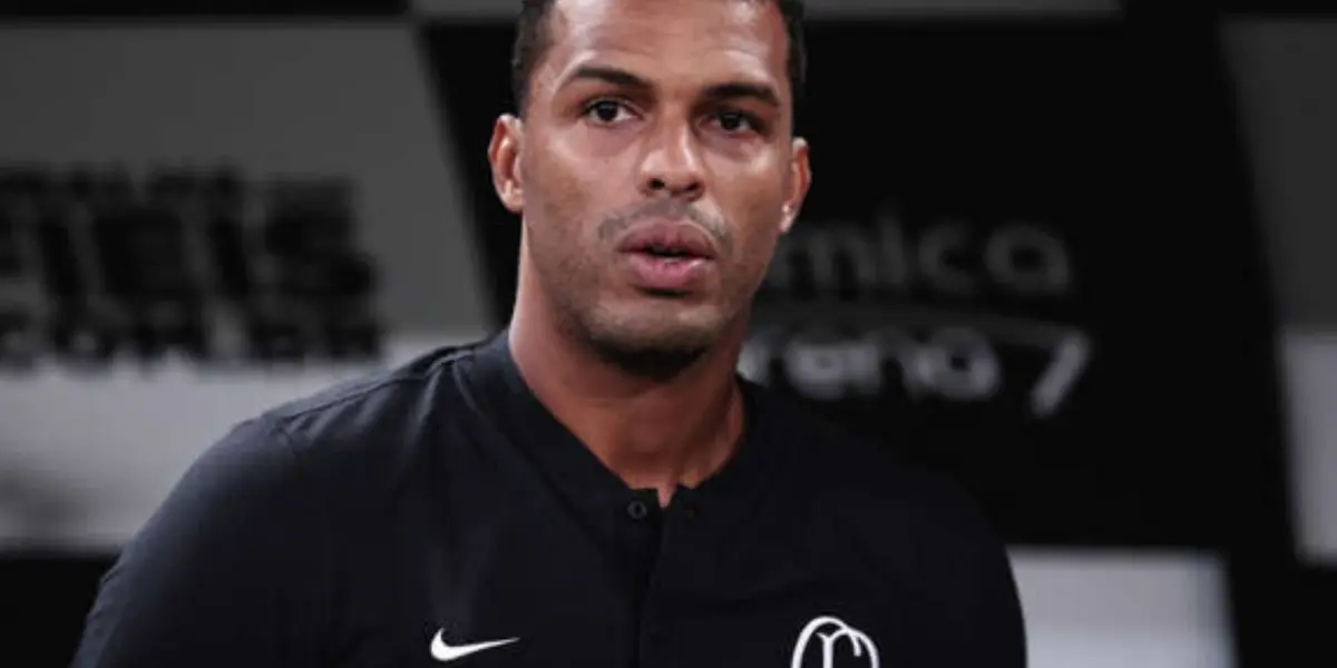 Jogador foi bastante criticado na última partida e seguiu como titular