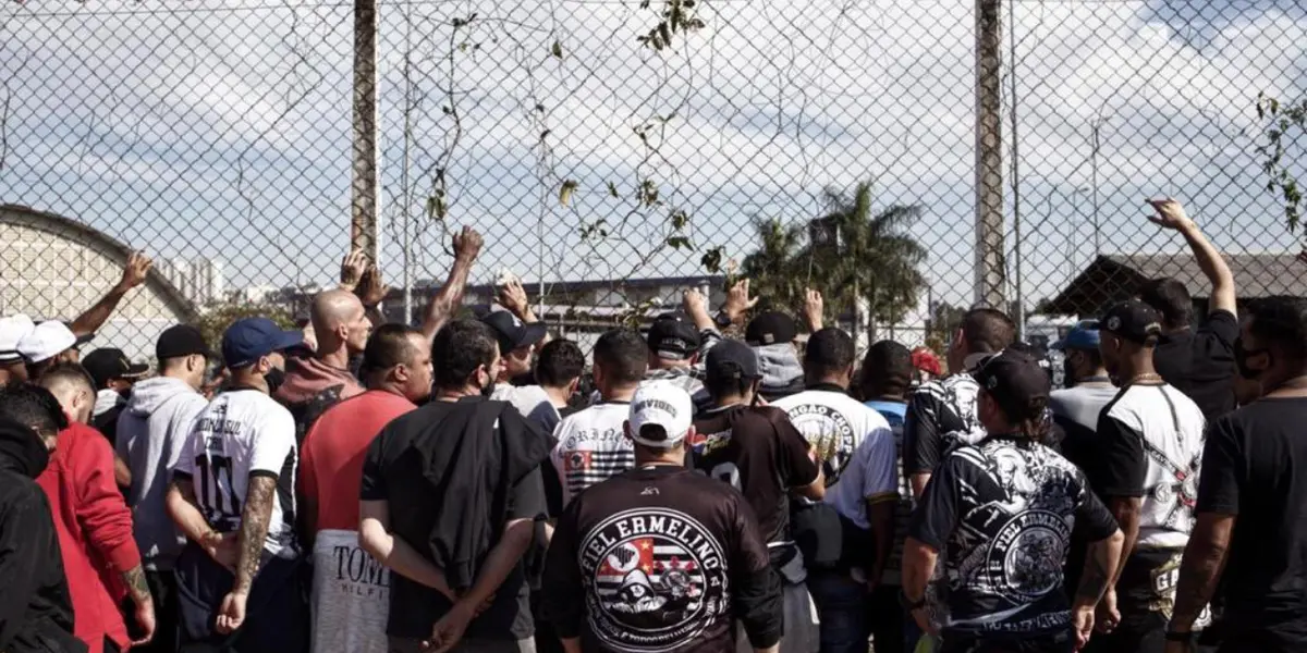 Jogador foi hostilizado pelos corintianos e teve que "mudar de ares"