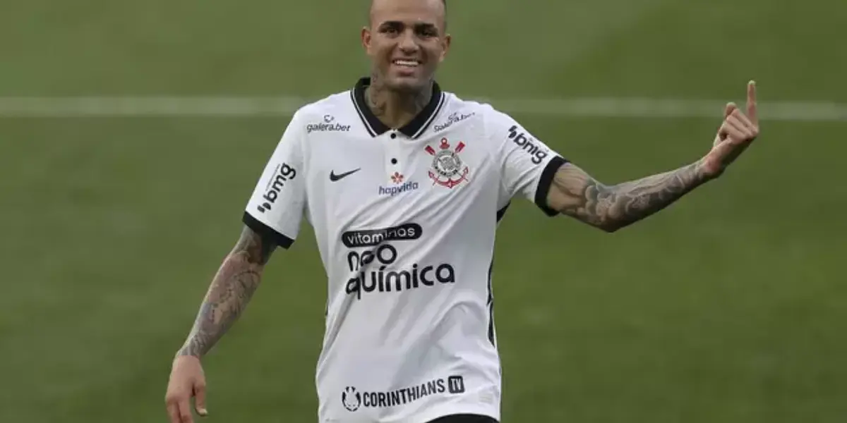 Jogador permanece sem treinar ao lado do grupo