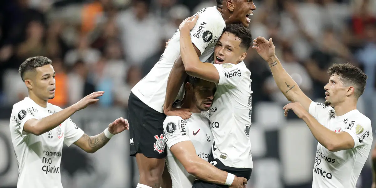Jogador revelado no Corinthians sonha com retorno ao clube