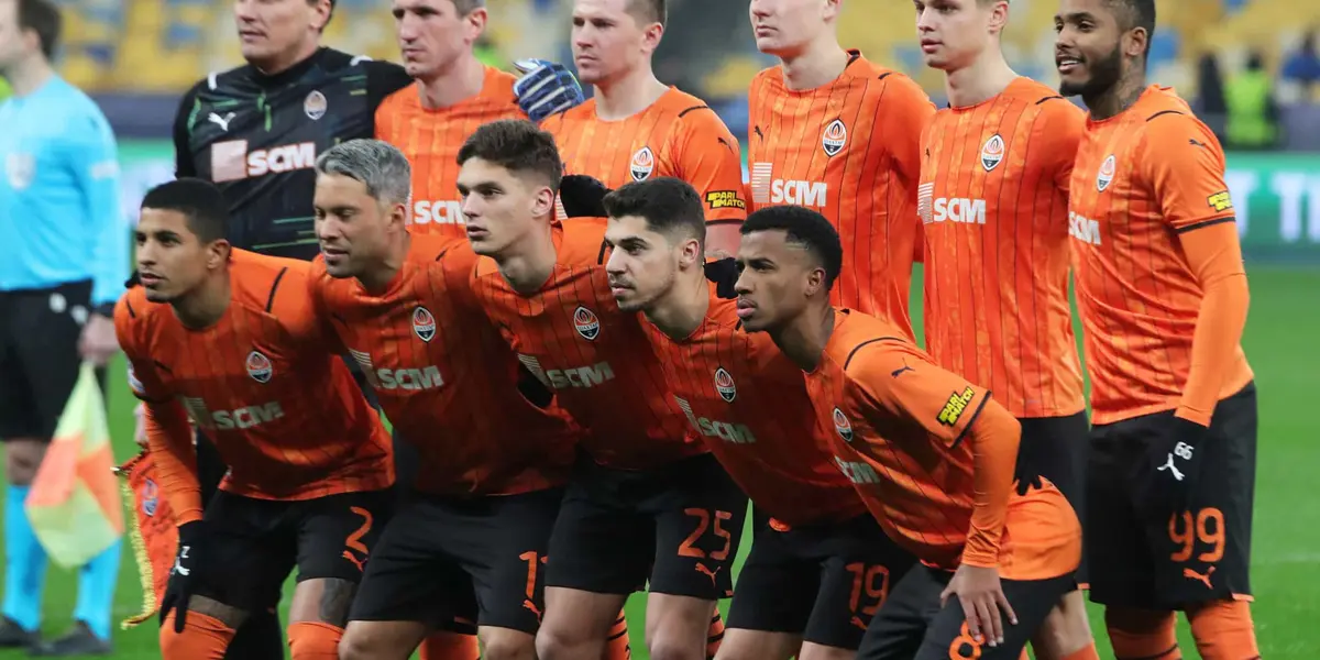 Jogadores da equipe ucraniana perfilados