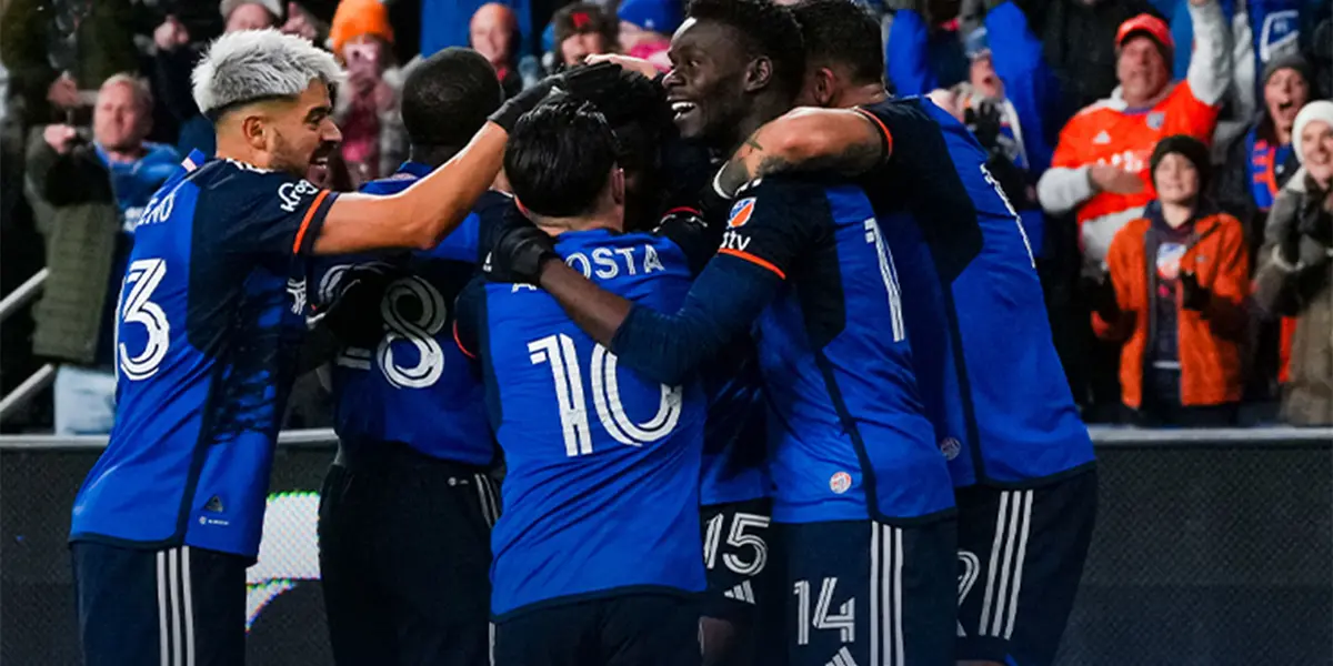 Jogadores do Cincinnati comemoram