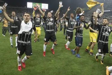 Jogadores do Corinthians comemoram