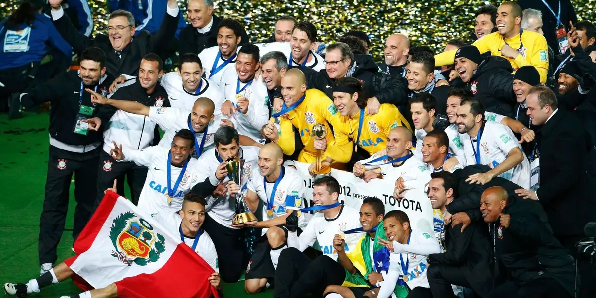 Jogadores do Corinthians comemoram conquista do Mundial em 2012
