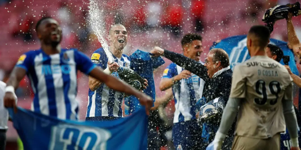 Jogadores do Dragão comemoram conquista