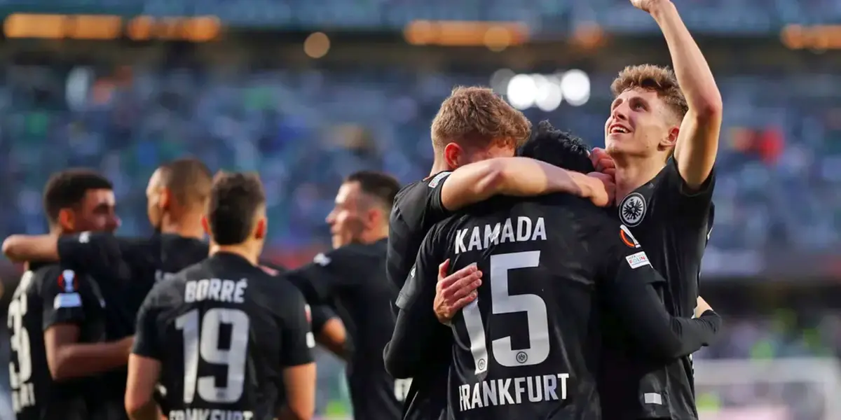 Jogadores do Eintracht comemoram