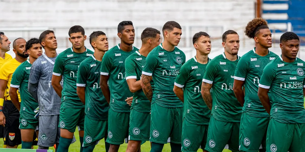 Jogadores do Goiás perfilados