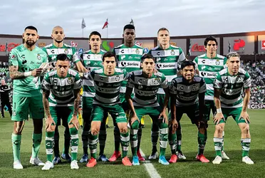 Jogadores do Santos Laguna perfilados