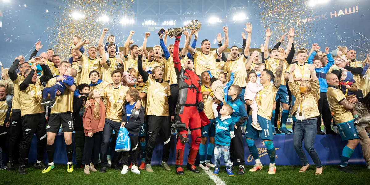 Jogadores do Zenit comemoram conquista