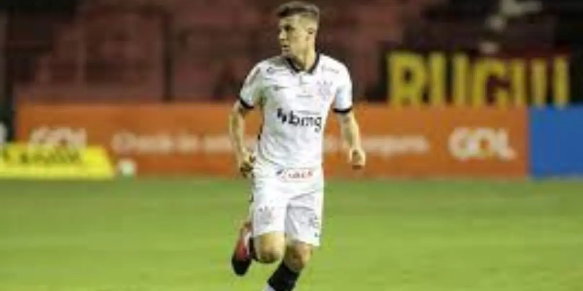 Lateral entrou bastante em campo, mas não agradou torcida do Timão