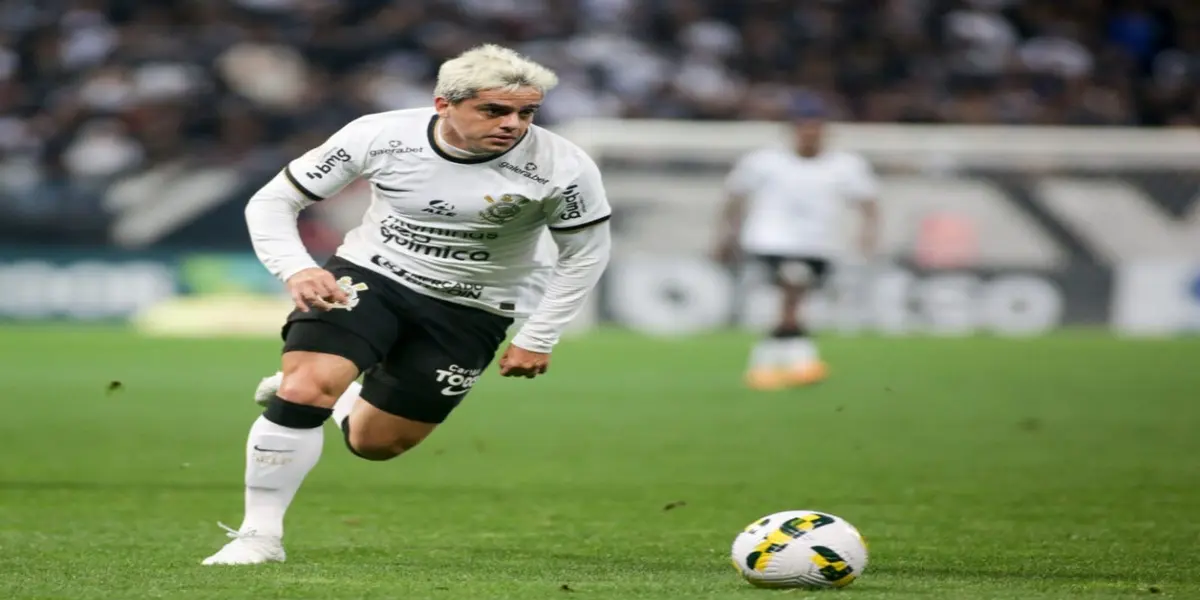 Lateral pode ser titular logo mais e entrar no hall dos top-10 do clube