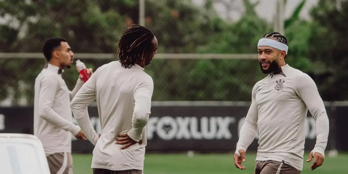 Memphis Depay, André Carrillo e Matheuzinho no CT do Corinthians. Foto: Instagram