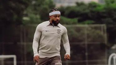 Memphis Depay em treino no CT do Corinthians. Foto: Instagram