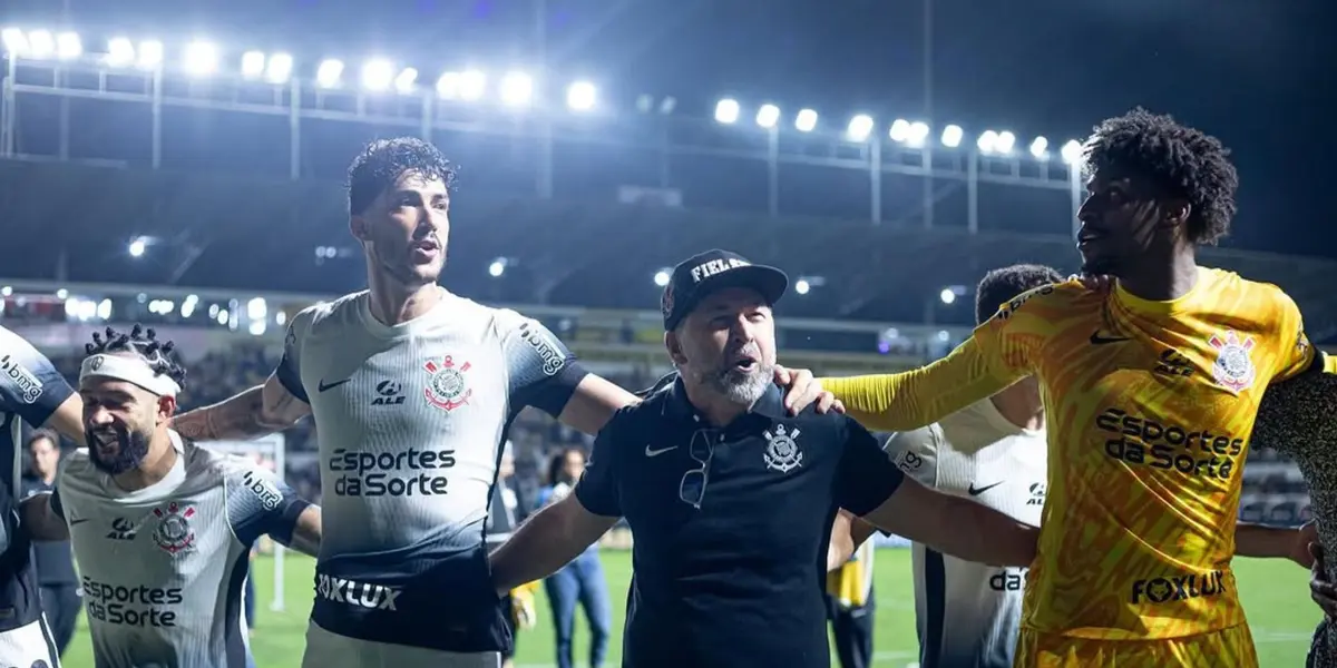 Memphis Depay, Gustavo Henrique, Augusto Melo e Hugo Souza. Foto: Instagram