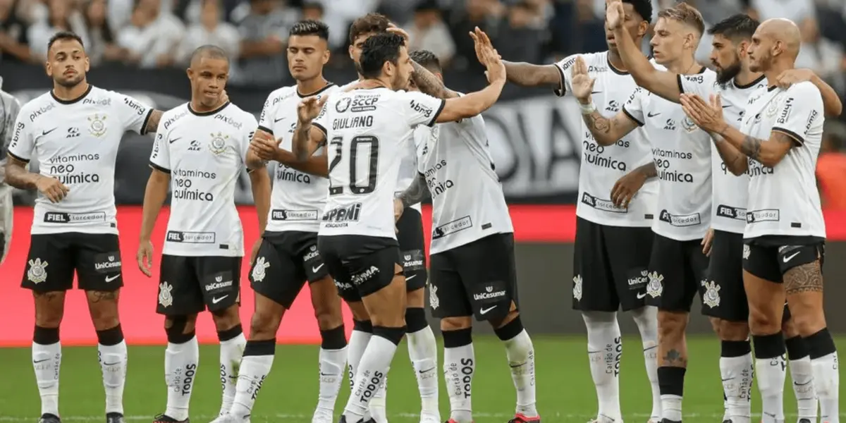 O perna de pau que ninguém entende como chegou ao Corinthians e virou titular de Luxemburgo