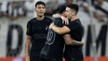 Rodrigo Garro, Memphis Depay e Fabrizio Angileri comemorando gol do Corinthians. Foto: Instagram