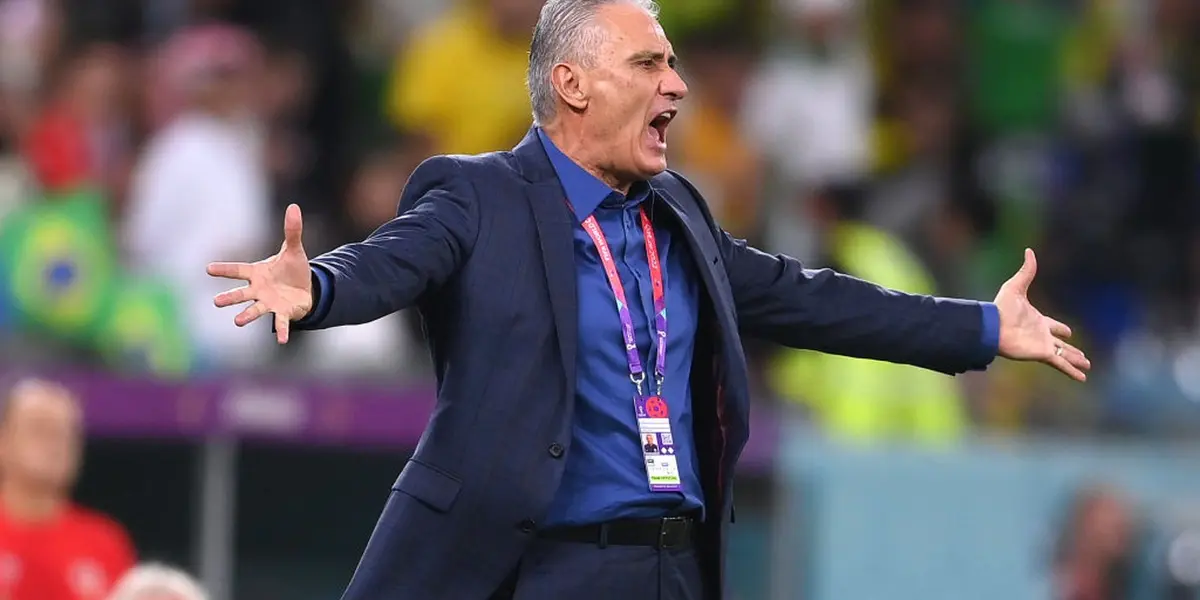Tite esbraveja a beira do gramado