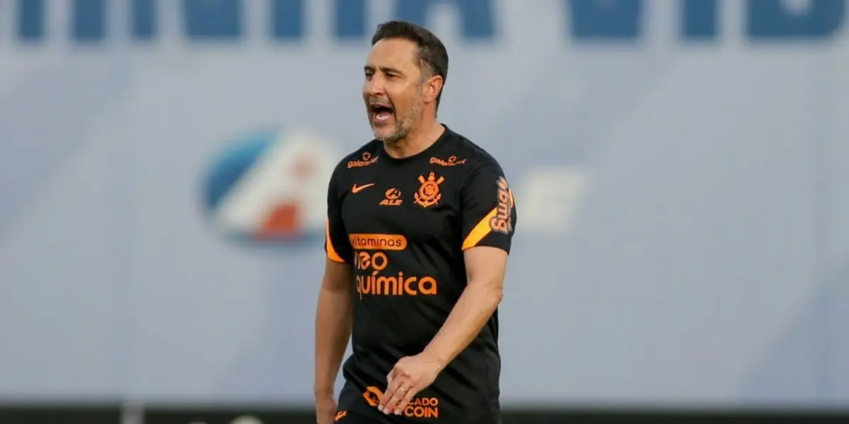 Vitor Pereira analisa o mercado de jogadores junto com diretoria do Corinthians