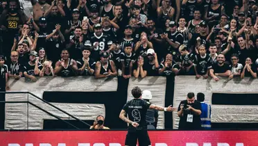 Yuri Alberto, atacante do Corinthians, com a Fiel Torcida. Foto: Instagram