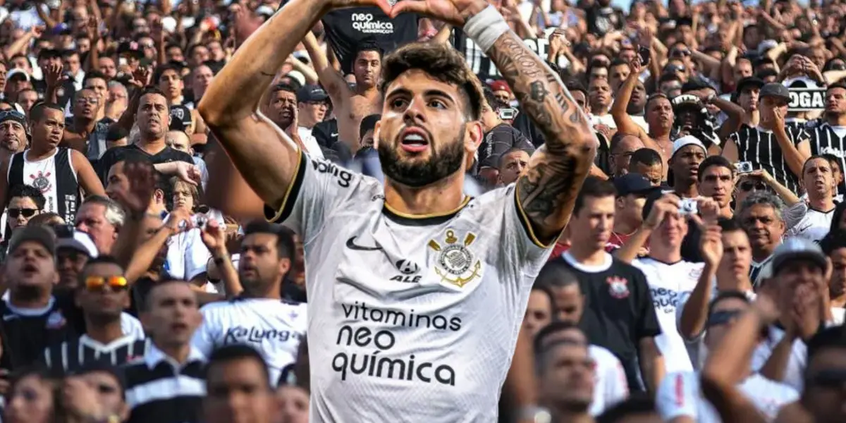 Yuri Alberto troca afagos com a Fiel